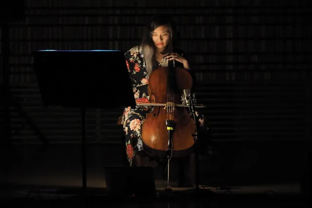 Okkyung Lee playing cello. 