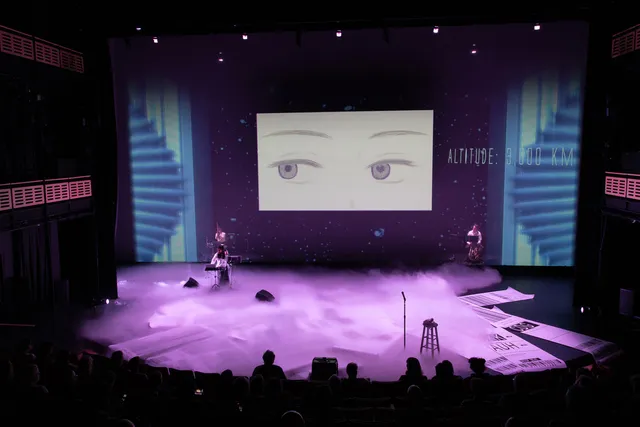 mihi hatori on stage